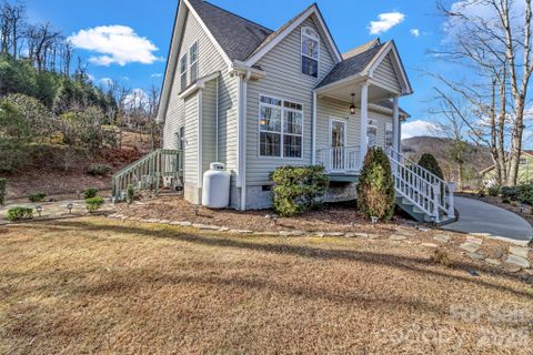 387 Goodview Drive pending home in Green Mountain Vistas, Hendersonville, NC