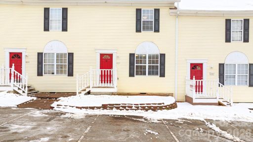 1055 19th Street sold home in Heather Gardens, Hickory, NC