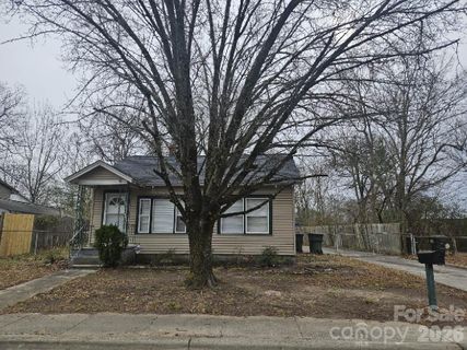 1025 Gaston Avenue
