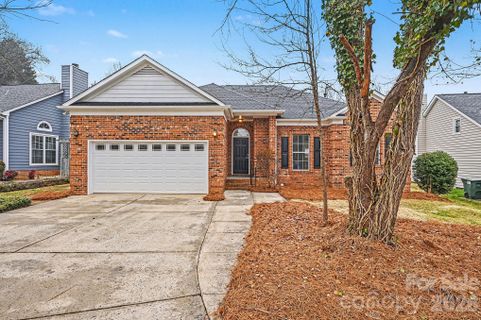 150 Ashford Hollow Lane active home in Bridgeport, Mooresville, NC