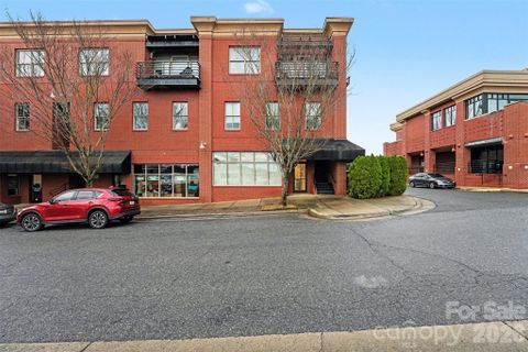 Previously sold for $712,000