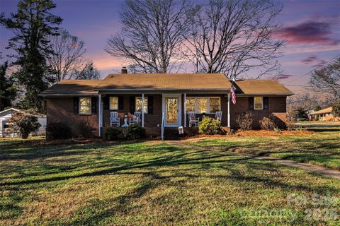 216 Malcolm Road sold home in Meadowbrook, Salisbury, NC
