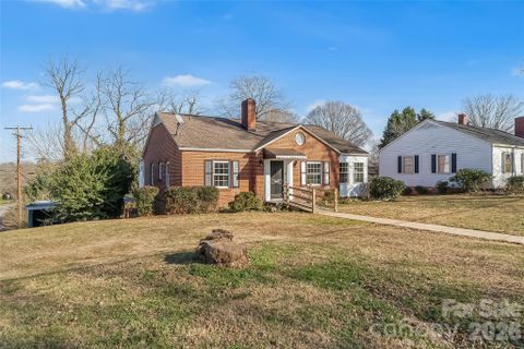 1474 12th Street Drive sold home in Forest Hills, Hickory, NC