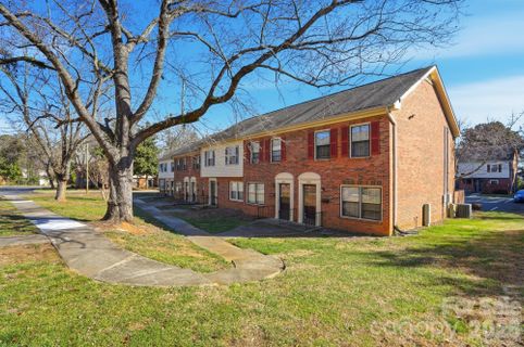 4748 Old Lantern Way