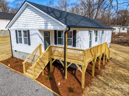 12 Harkins Avenue sold home in Greene Hills, Canton, NC