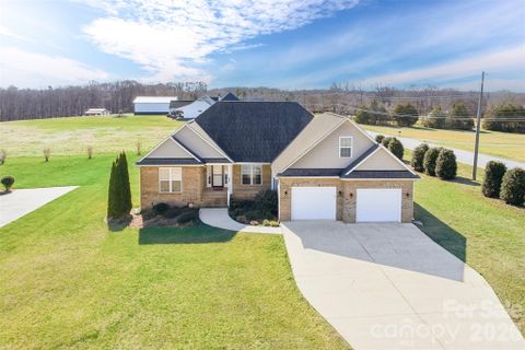 884 Clear Creek Circle