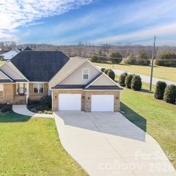 884 Clear Creek Circle