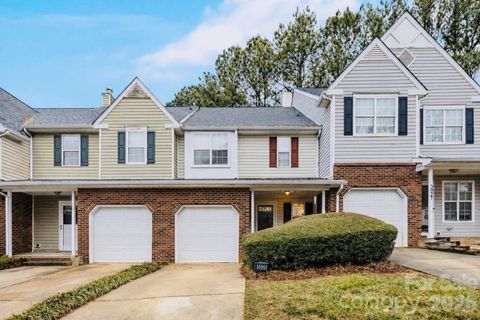 5925 Prescott Court pending home in Prescott Village, Charlotte, NC