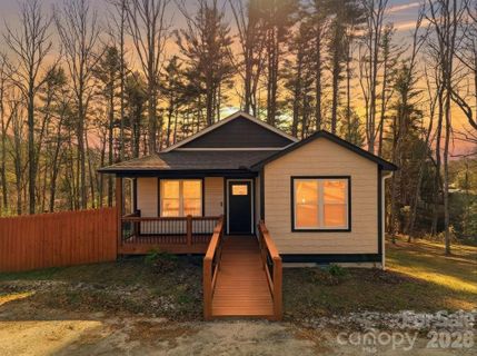 224 Walt Drive sold home in Honeycrisp, Hendersonville, NC