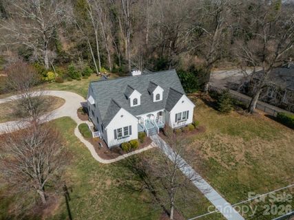 27 Circle Drive