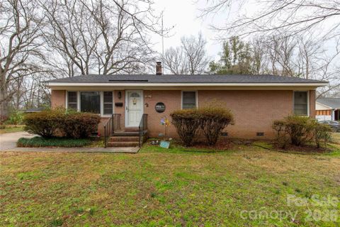 401 N Woodland Drive