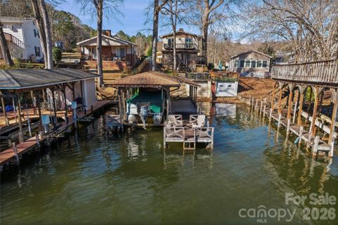 162 Vineyard Road active home in Tillery Beach, Norwood, NC