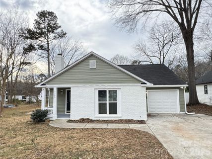 7125 Falconwood Court sold home in Chestnut Lake, Charlotte, NC