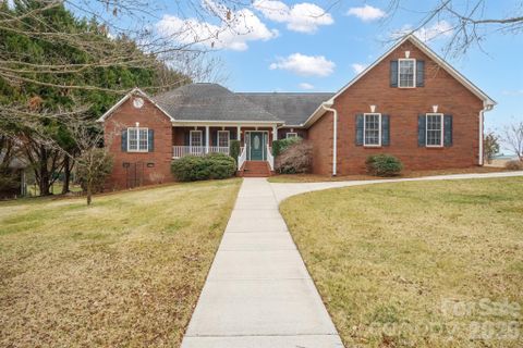 10 Iswa Drive sold home in Iswa Point, Taylorsville, NC
