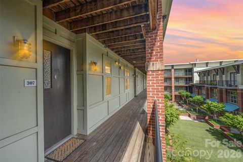1101 W 1st Street active home in First Row Condominium, Charlotte, NC