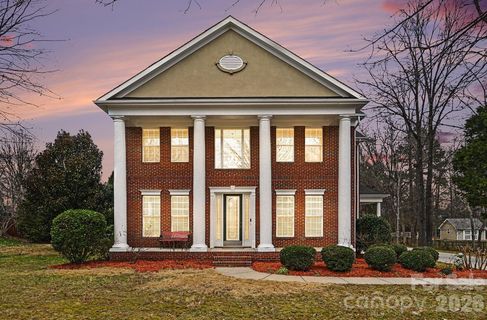 Homes in Lindenwood, Matthews