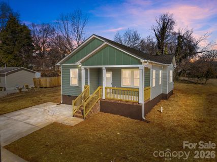 109 E Earnhardt Street