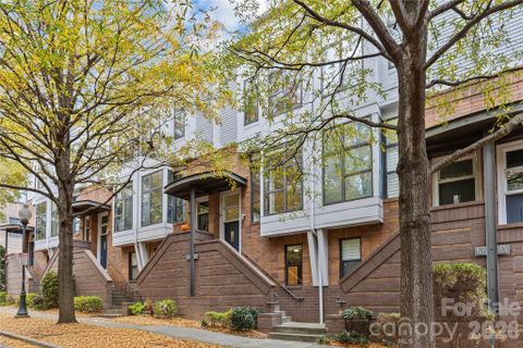 623 E 10th Street