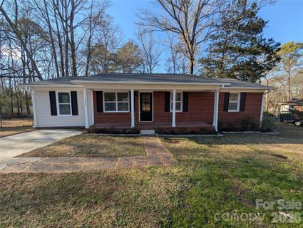 1006 Meadowbrook Drive sold home in Sistare Estates, Lancaster, SC