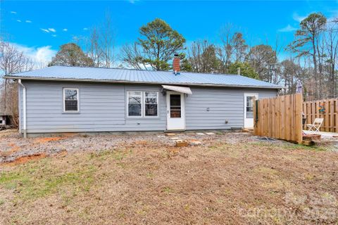 6716 Navajo Trail pending home in Mountain Creek, Sherrills Ford, NC