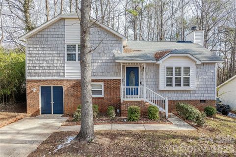 6332 Round Hill Road