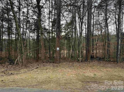 352 Broken Arrow Drive active home in Buffalo Shoals Natl Golf Club, Statesville, NC