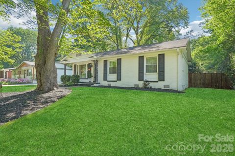 3000 Dunlavin Way pending home in Country Club Heights, Charlotte, NC