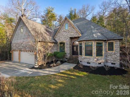 86 Oak Hollow Drive pending home in Oak Hollow, Asheville, NC