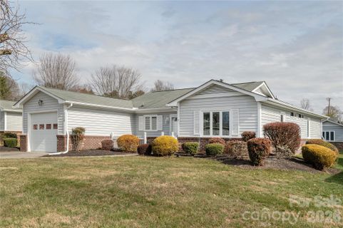 228 Dartcrest Drive sold home in Blue Ridge Villas, Hendersonville, NC