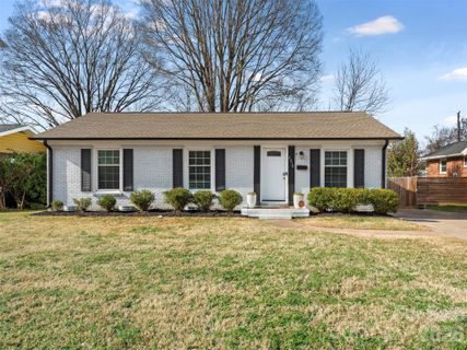 4014 Fieldcrest Road active home in Rollingwood, Charlotte, NC