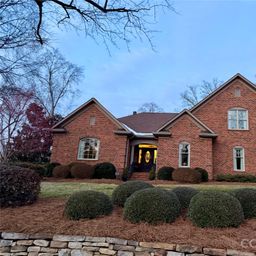 8 North Road Circle