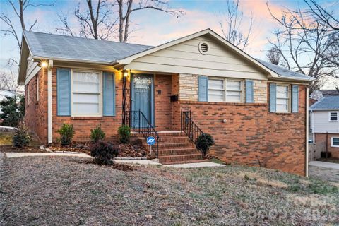1717 Woodvalley Drive pending home in Northwood Estates, Charlotte, NC