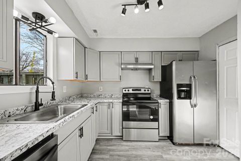6134 Bent Tree Court active home in Four Seasons, Charlotte, NC