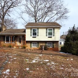 4709 Oakwood Circle