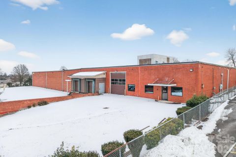 2146 Highland Avenue