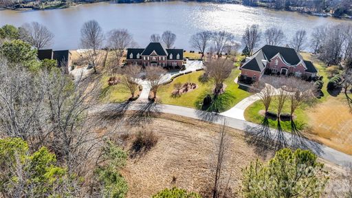 Homes in Lake Providence, Weddington
