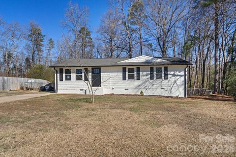 3900 Branding Iron Drive sold home in West Palm Acres, Gastonia, NC
