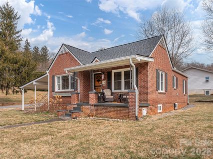 132 Maxwell Street sold home in Grimball Park, Waynesville, NC