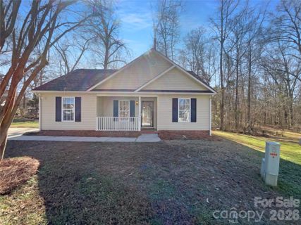 1657 Gresham Court active home in Taylor Oaks, Rock Hill, SC