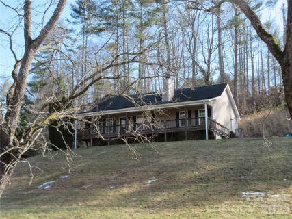 618 Brook Knoll Circle pending home in Twin Brook Hills, Weaverville, NC