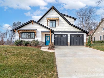 17 Ashe Park Circle active home in Ashecroft, Asheville, NC