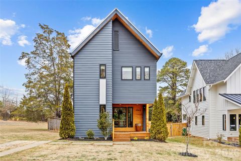 2553 Elkwood Circle sold home in Shamrock Gardens, Charlotte, NC