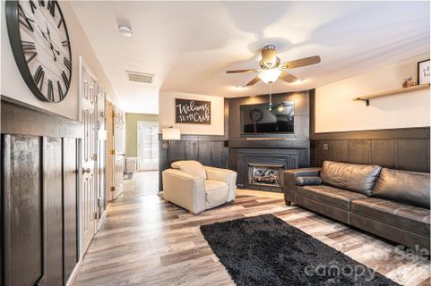 2222 15th Avenue sold home in Bradford Square, Hickory, NC