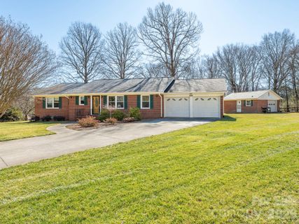2123 Deepwood Place sold home in Quail Hollow, Concord, NC