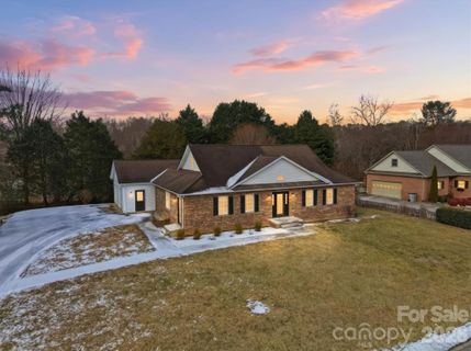 915 Barrington Drive sold home in Barrington Glen, Lenoir, NC