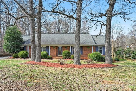 100 Dovershire Road sold home in Heritage Woods, Charlotte, NC