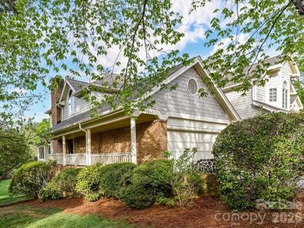 1847 Meadowood Lane