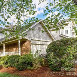 1847 Meadowood Lane