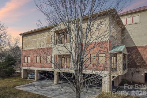 475 S Church Street active home in Beacon Commons, Hendersonville, NC