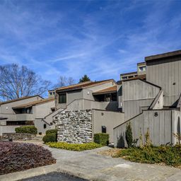 8 Lakemoor Lane